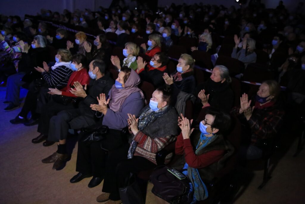 У Дніпрі відбувся концерт для вакцинованих студентів Університету третього віку