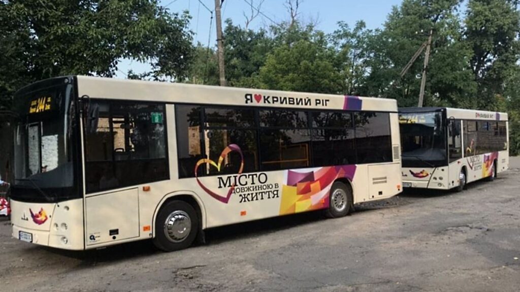 На батьківщині президента обслуговування міського автотранспорту віддали фірмі з орбіти олігархів