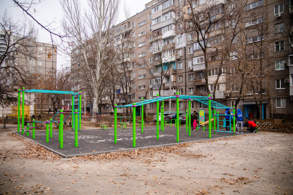 У Дніпрі встановили мультифункціональні спортивні майданчики