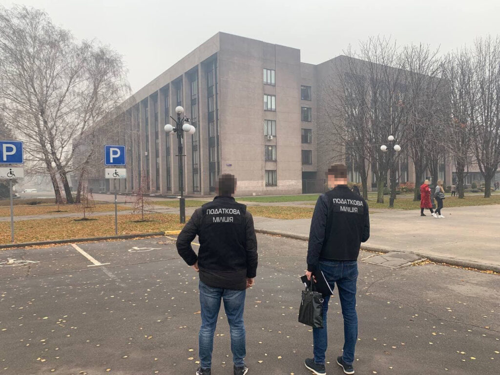 Податківці проводять обшуки у міськраді Кривого Рогу та у Дніпрі