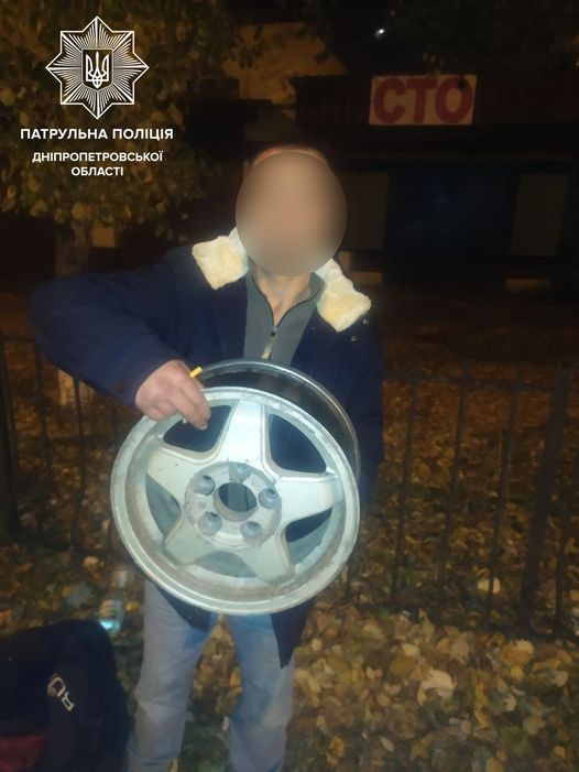 У Дніпрі затримали крадія автомобільних дисків