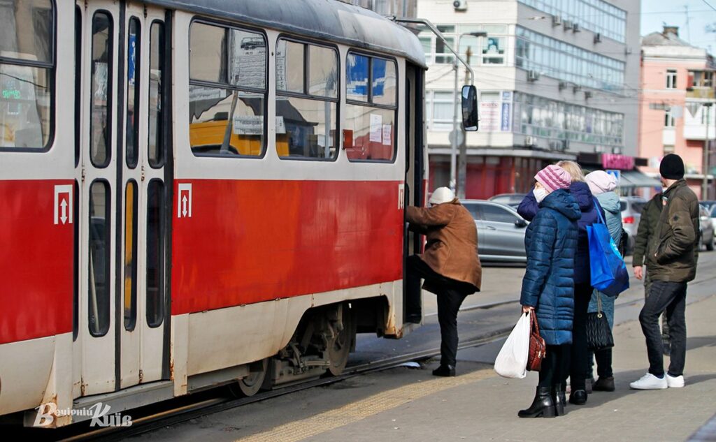 Чи будуть запроважувати проїзд у громадському транспорті Дніпра за ковід-сертифікатами?
