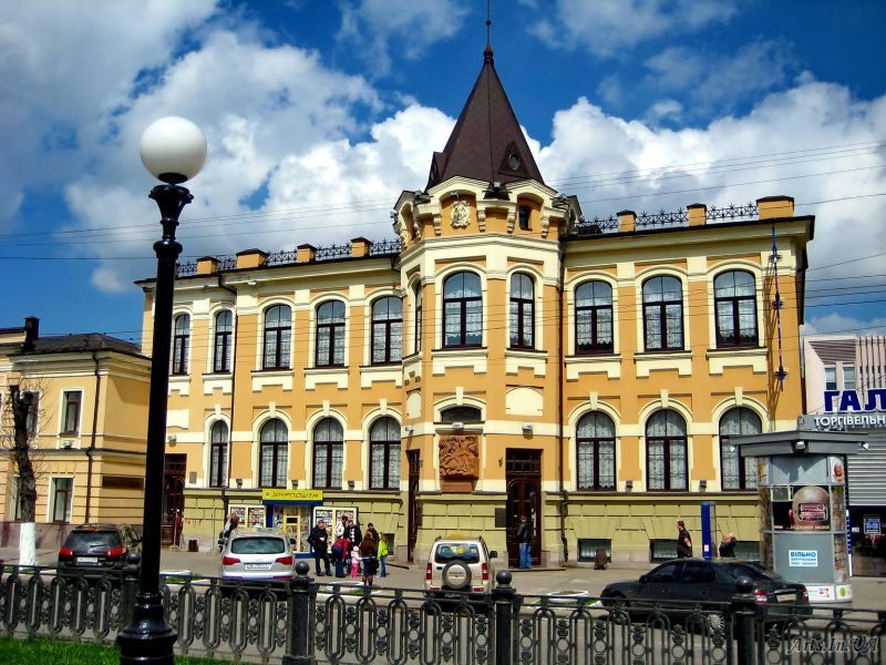 Прокуратура вимагає повернути історичну будівлю Дніпровського поштамту вартістю понад 93 млн грн