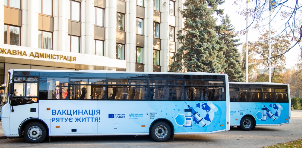 Медзаклади Дніпропетровщини отримали автобуси для підвозу людей на вакцинацію