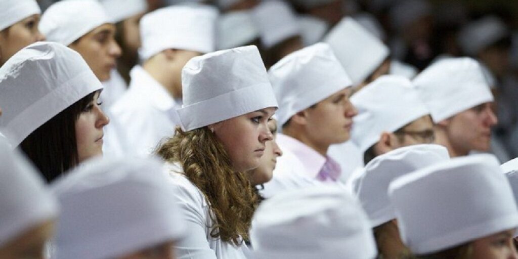 Для волонтерства в ковидных отделениях больниц Днепра ищут студентов-медиков