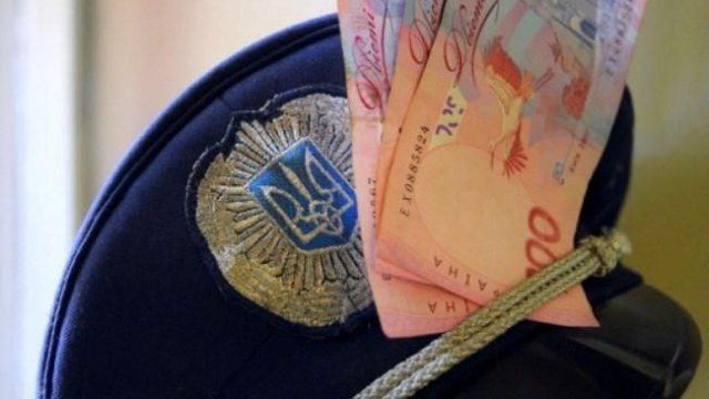 У Дніпрі за вимагання хабара затримали працівницю поліції