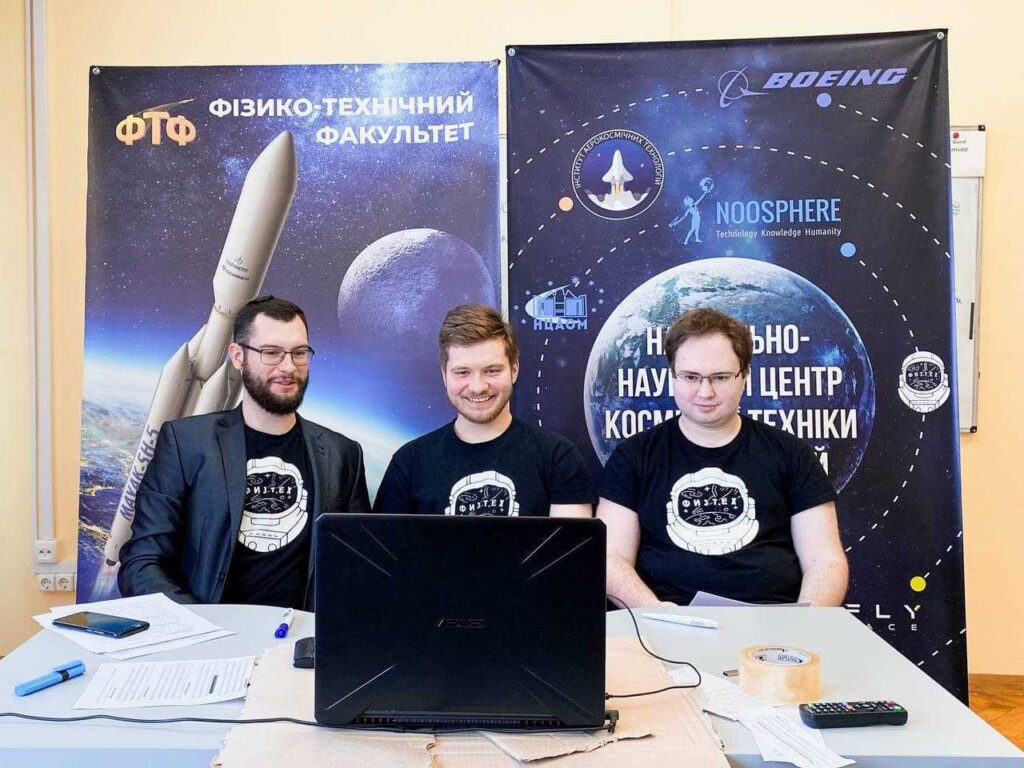Студенти з Дніпра запустили саморобні ракети на полігоні Південмашу