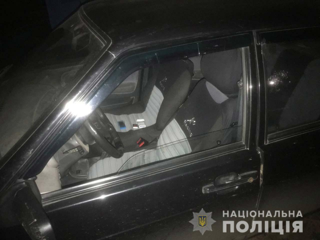 У Кривому Розі затримали двох чоловіків, що викрали автомобіль та мотоцикл