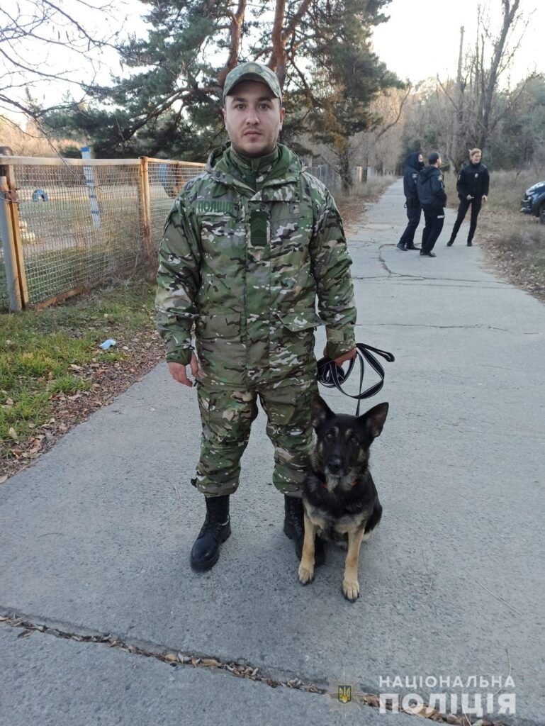 У Дніпрі службовий пес по сліду знайшов зниклого підлітка