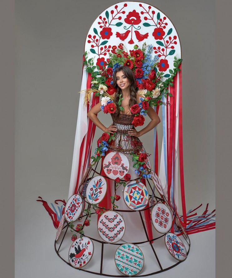 Модель із Дніпра показала сукню для виступу на Miss Universe