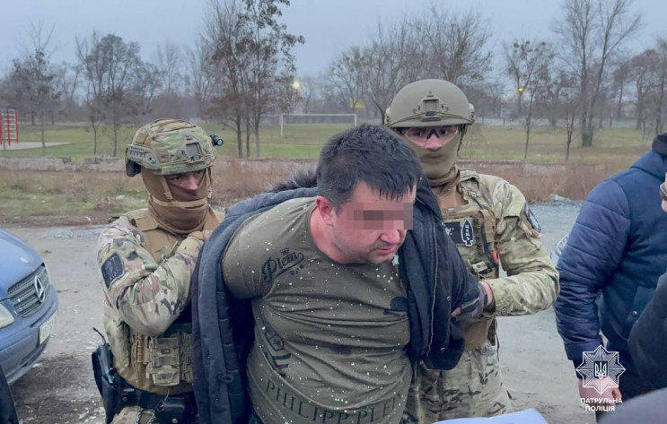 Під Дніпром затримали п’яного блогера, який плюнув поліцейському в обличча (фото)