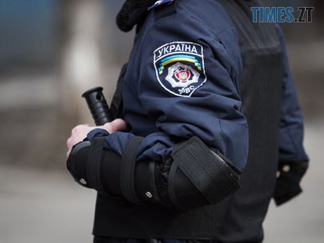 На Дніпропетровщині старший інспектор поліції перевищив повноваження й тепер його судять
