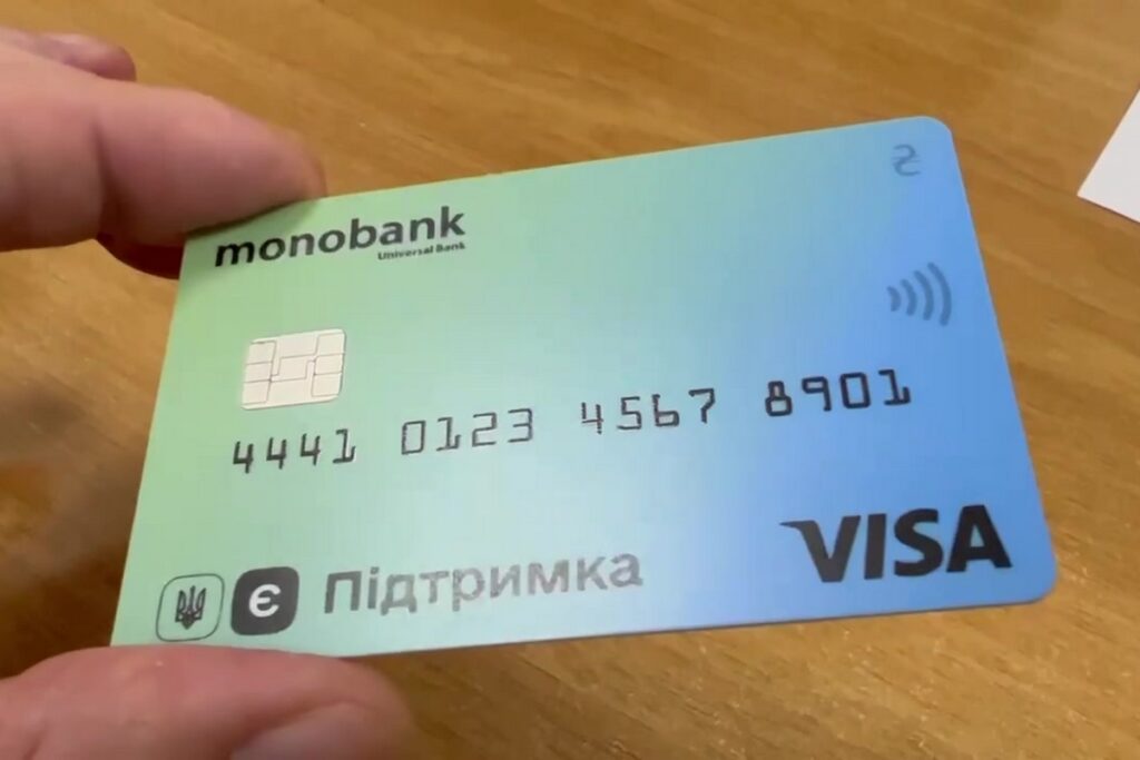 Вакциновані українці вже почали витрачати гроші через monobank з карток «єПідтримка»