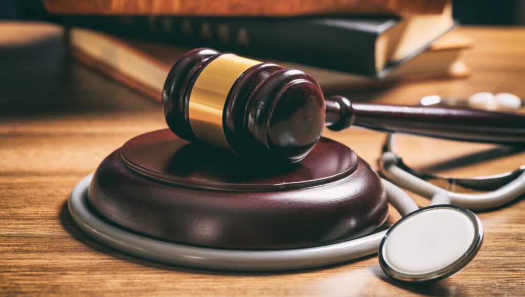 У Кривому Розі чоловіка посадять за ґрати на два роки за підробку COVID-сертифікату