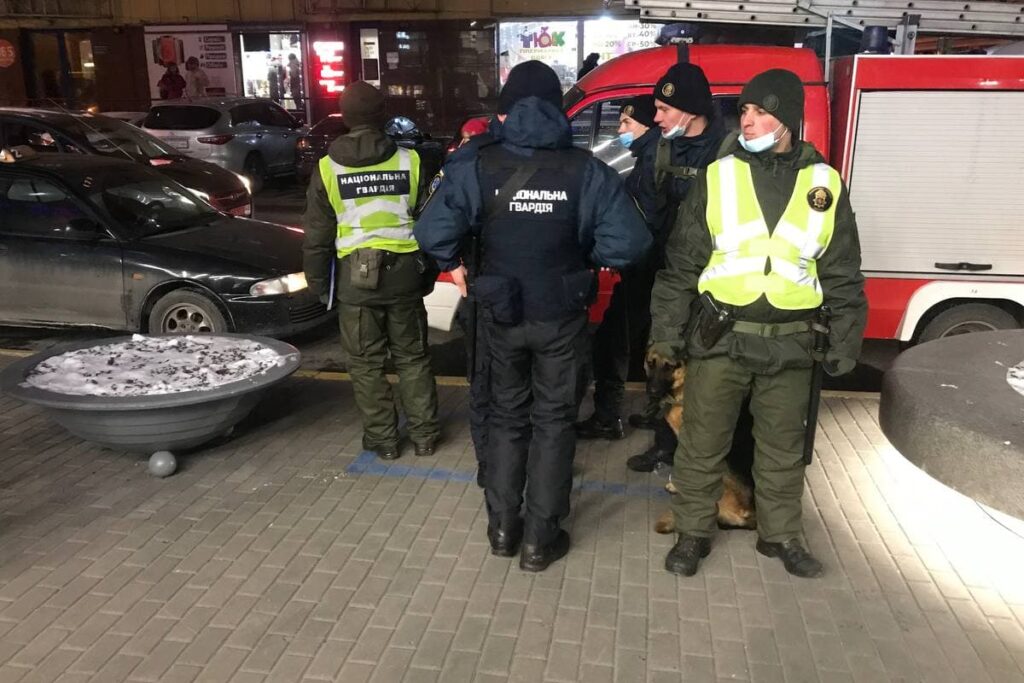Пожежа – бізнесу не завада: дніпряни здивовані поведінкою паркувальників “МОСТ-сіті”