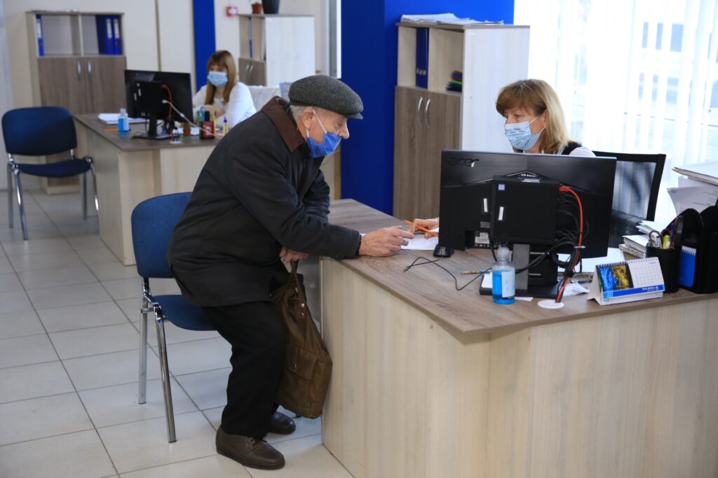 Жителям Днепра предлагают временную общественную работу