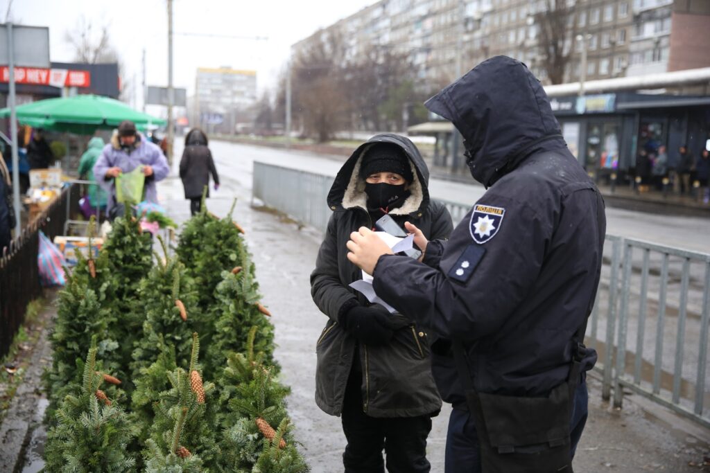У Дніпрі почалися рейди проти незаконного продажу ялинок