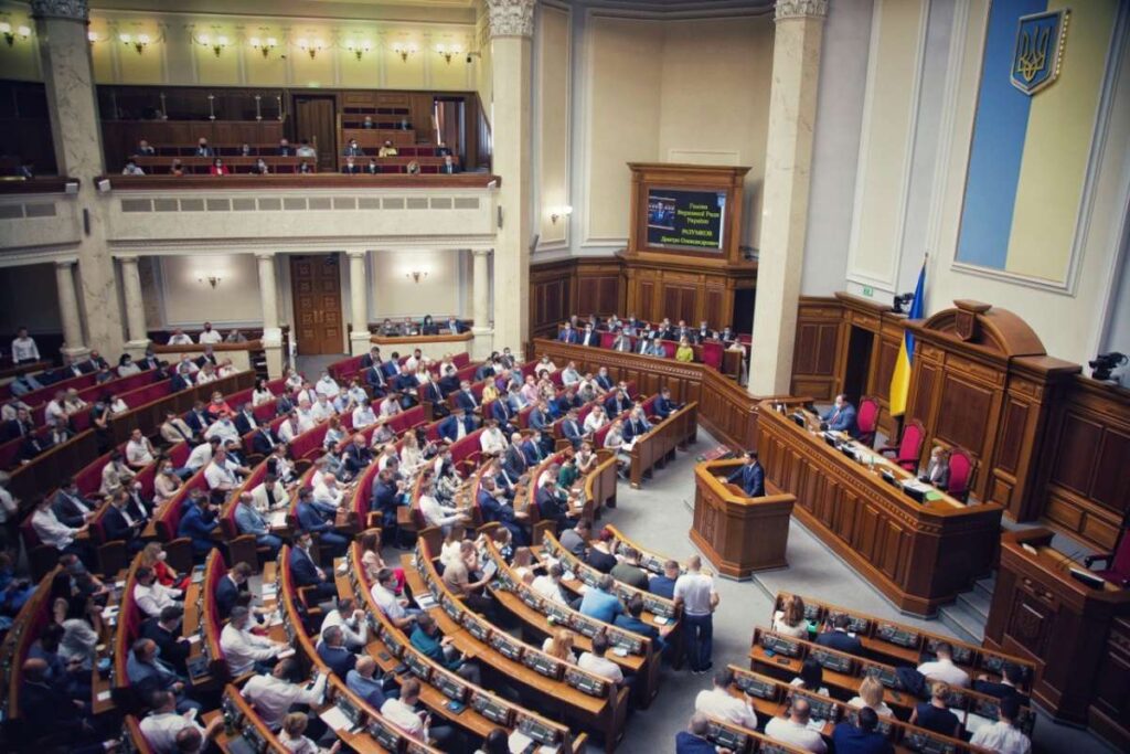 Депутати Кривого Рогу на позачерговій сесії розглянуть 5 петицій від містян