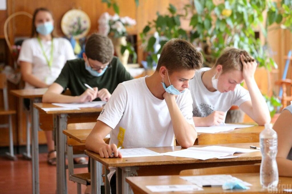 У Підгородному випускникам платитимуть за високі бали на ЗНО до 15 000 грн