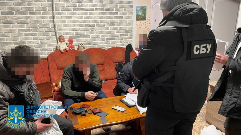 На Дніпропетровщині поліцейський “обклав даниною” сайт знайомств