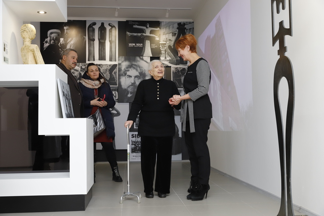 У музеї ім. Вадима Сідура провели екскурсію для однокласниці відомого митця