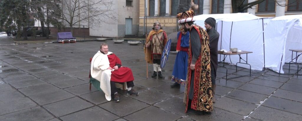 У Дніпрі біля історичного музею показали сучасний вертеп