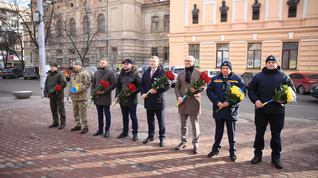 Керівництво області відзначило День Соборності України урочистим покладанням квітів