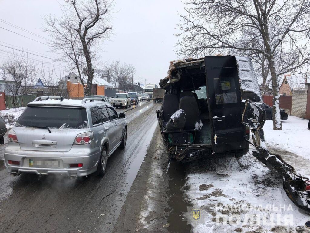 Внаслідок ДТП у Дніпрі загинув пасажир мікроавтобусу