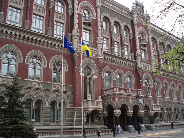 НБУ запретил валютные операции с рублями