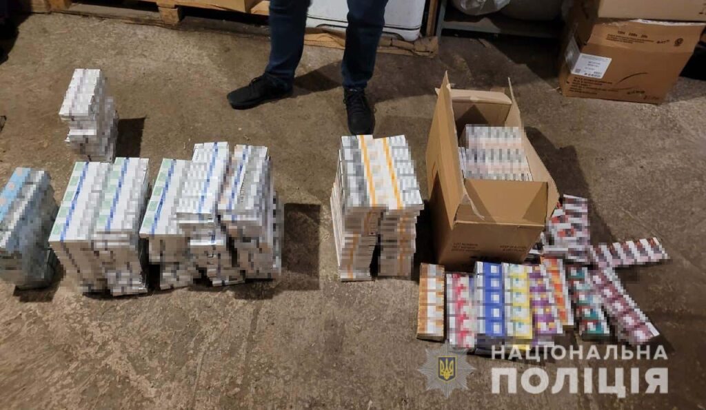 На Дніпропетровщині правоохоронці вилучили підроблені цигарки на 700 тисяч гривень
