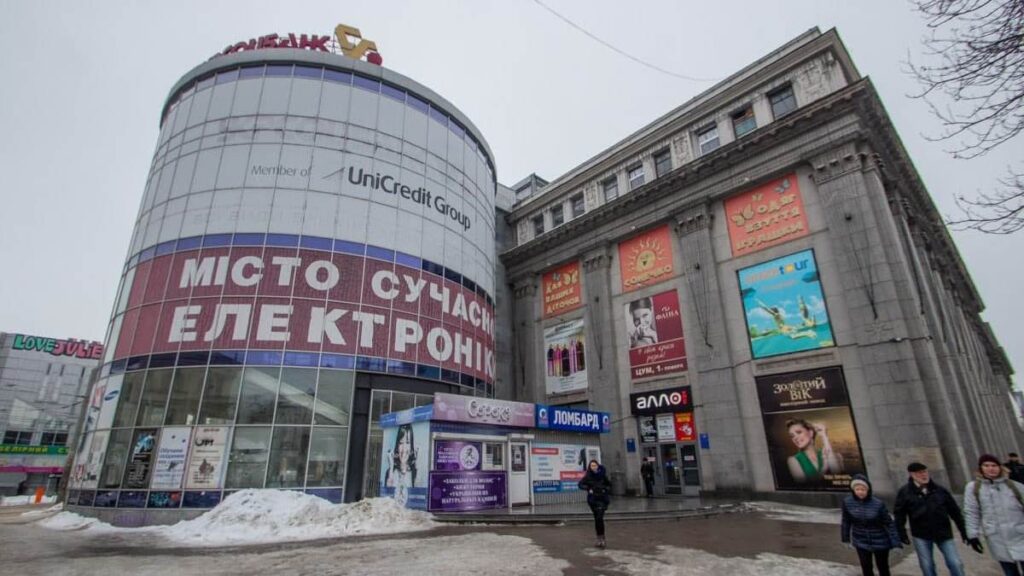 В Днепре проверяют «Ротонду» возле ЦУМа, которая находится в аварийном состоянии