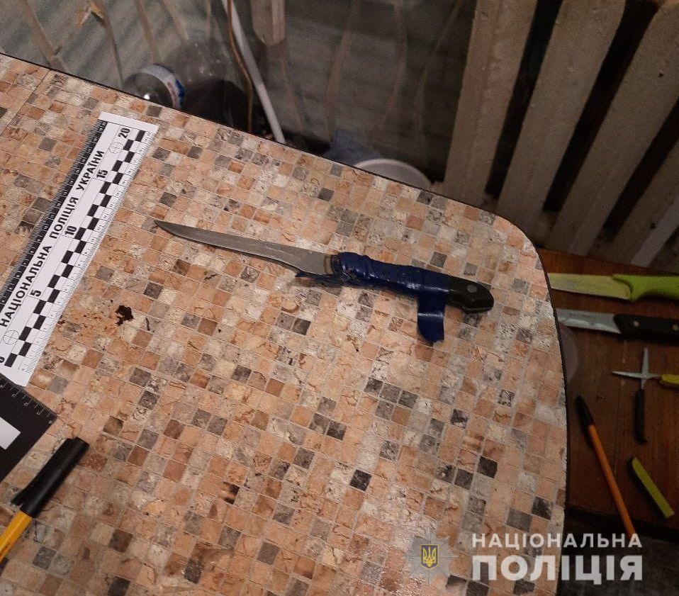 У Тернівці 61-річний чоловік встромив ніж у знайомого