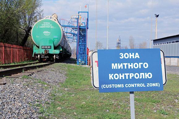 На Дніпропетровщині судитимуть митника, який завдав державі збитків на 16 мільйонів
