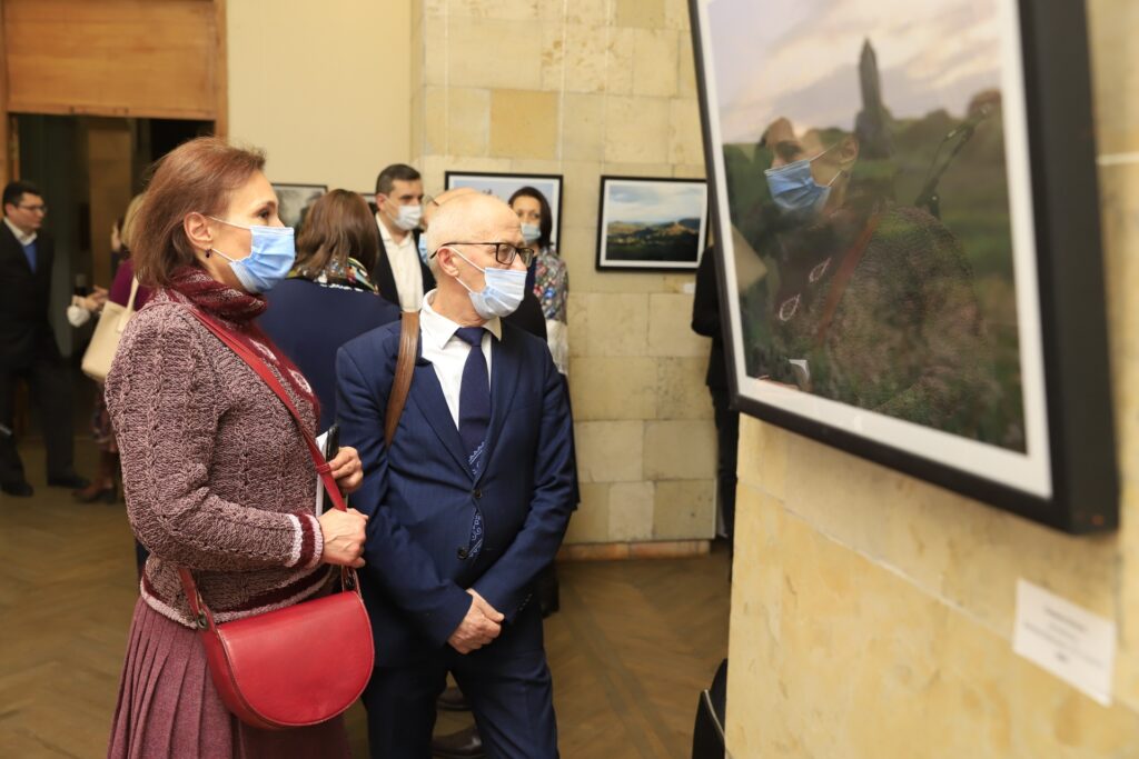 У Дніпрі відкрили виставку відомого французького фотографа Фредеріка Шобена