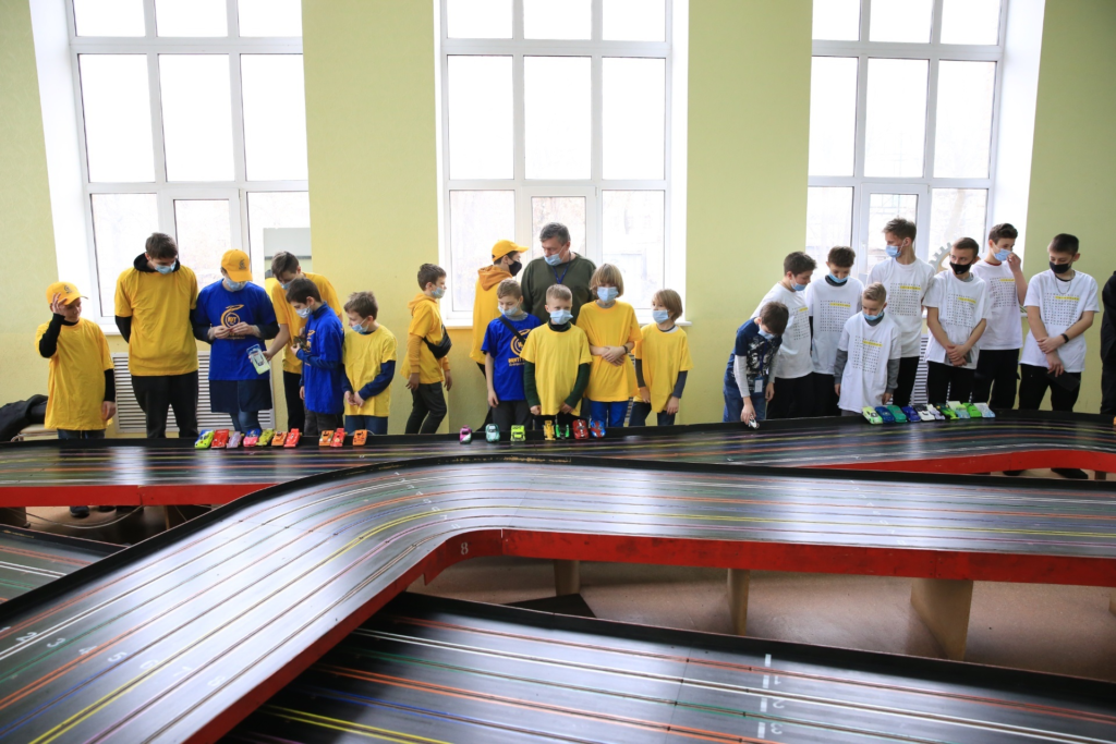 У Дніпрі проходять змагання серед автомоделістів