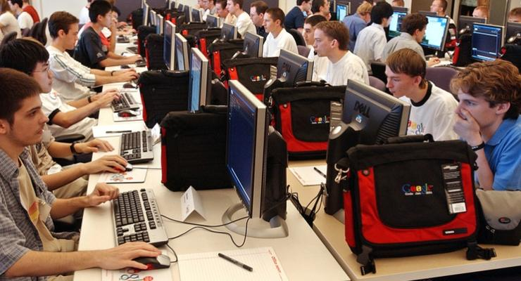 РНБО запрошує українських IT-фахівців вступати до лав кібервійськ