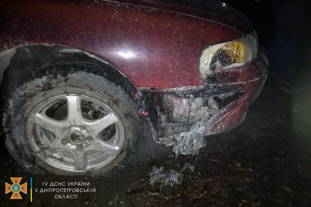 На житловому масиві Тополя-2 у Дніпрі вранці горіло 3 автомобілі