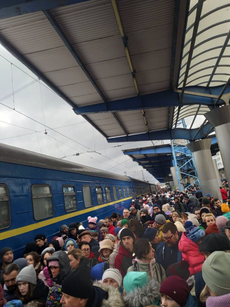 З залізничного вокзалу Дніпра 6 березня евакуювалися понад 14 тисяч людей