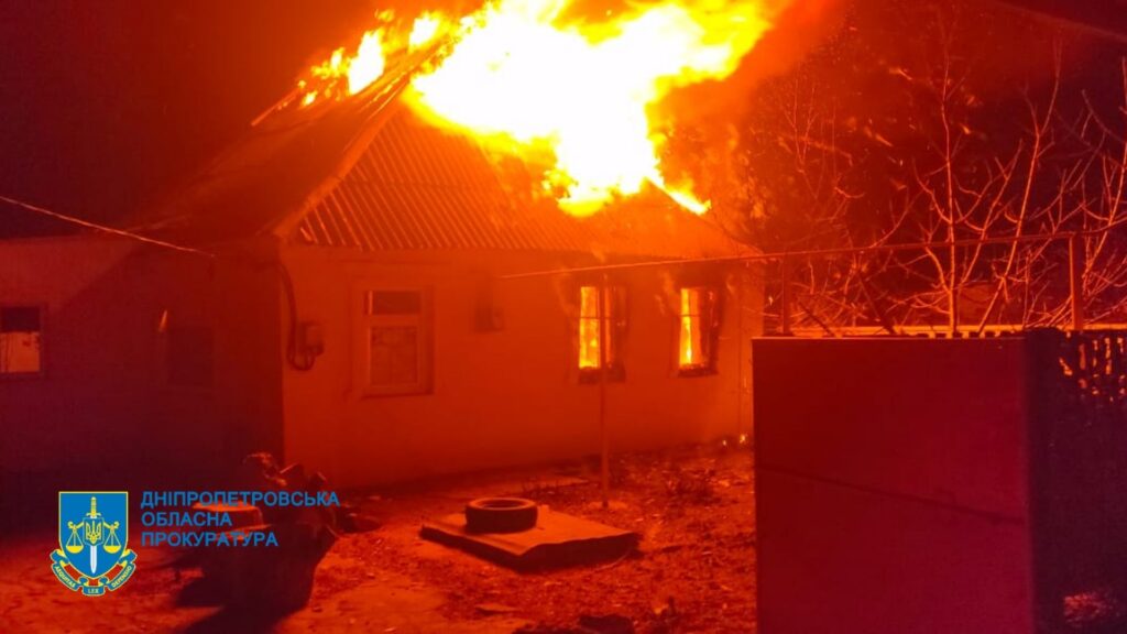 Прокуратура показала наслідки обстрілу селища Мала Костромка на Дніпропетровщині
