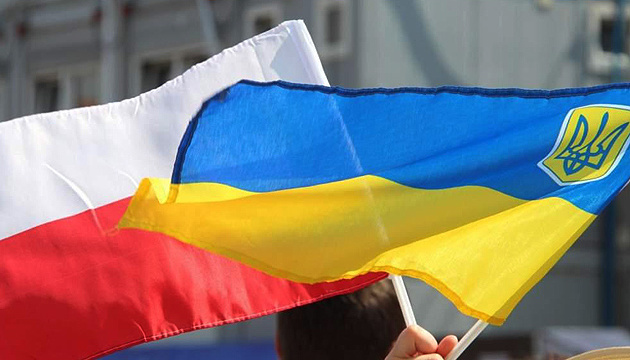 Польща дозволила українським біженцям жити та працювати в країні 18 місяців
