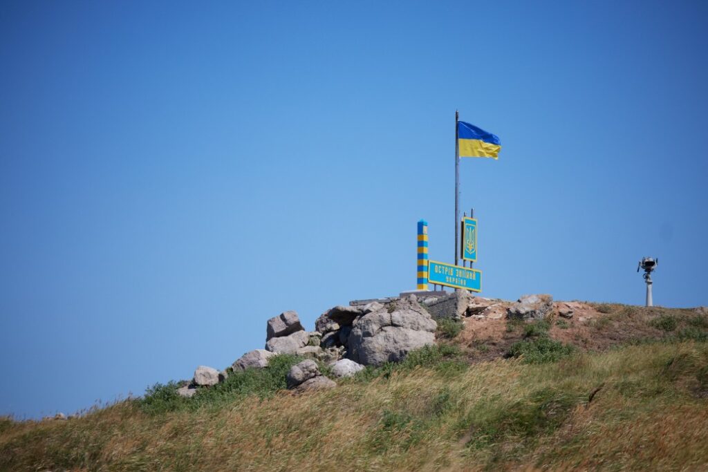 Украина хочет вернуть пленных военных с острова Змеиный
