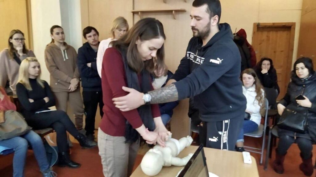 В Днепре проводят тренинги по оказанию первой домедицинской помощи