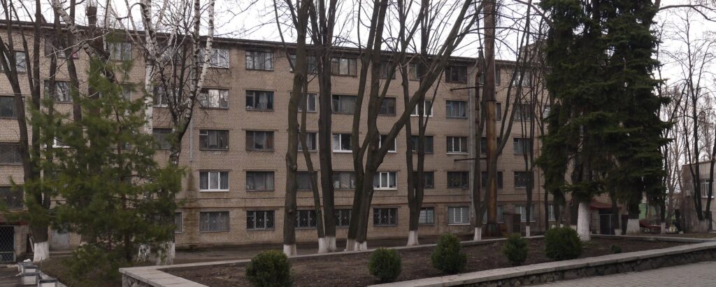 Студенты днепровского медуниверситета волонтерят в больницах, а в общежитии принимают переселенцев