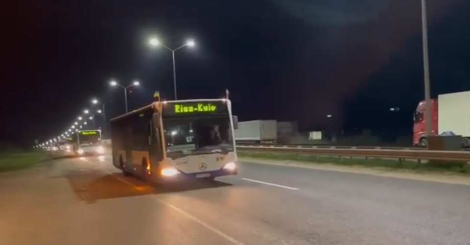 Кличко: в Киев из Риги направляются 11 подаренных автобусов и 80 тонн гуманитарной помощи