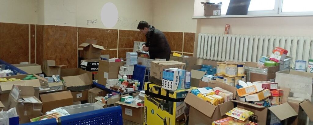 Дев’ятеро друзів з Дніпра заснували волонтерську організацію для допомоги армії та переселенцям