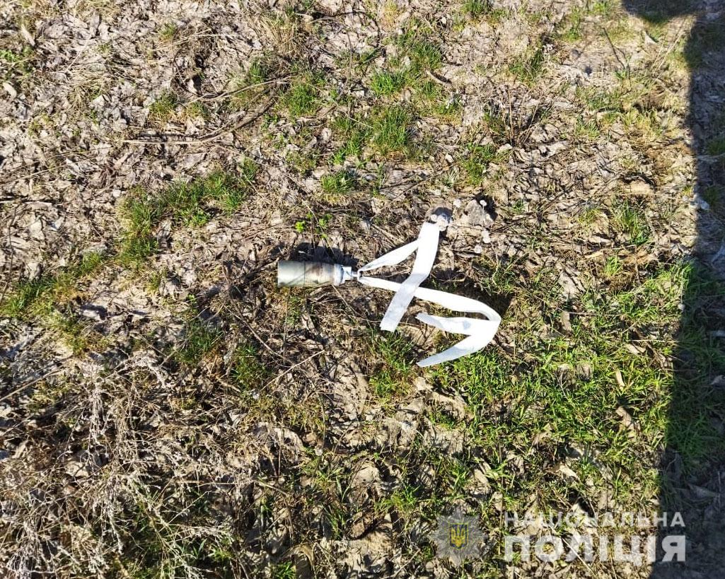 Полиция просит всех жителей Украины не трогать подозрительные и взрывоопасные предметы