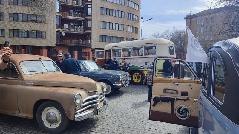В Днепре для переселенцев устроили автопробег по улицам города
