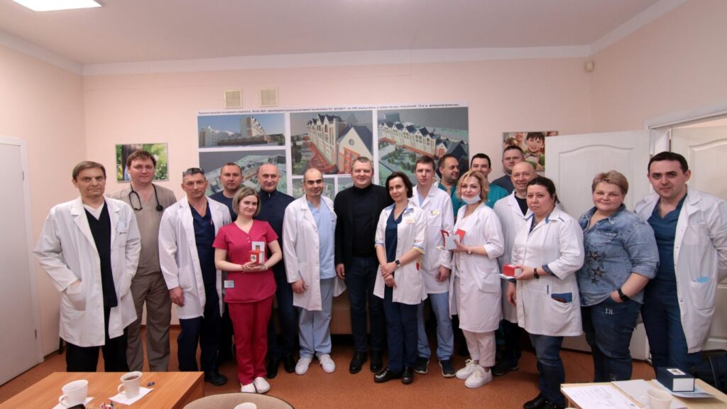 Одну з дитячих лікарень Дніпропетровщини відвідав голова обласної ради Микола Лукашук