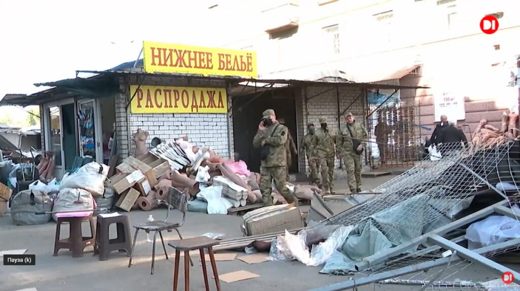 У Дніпрі попередили незаконний демонтаж торгівельних павільйонів