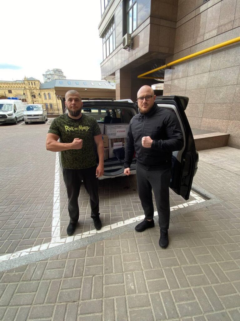 Волонтери передали захисникам військове спорядження, а медикам – хірургічне обладнання